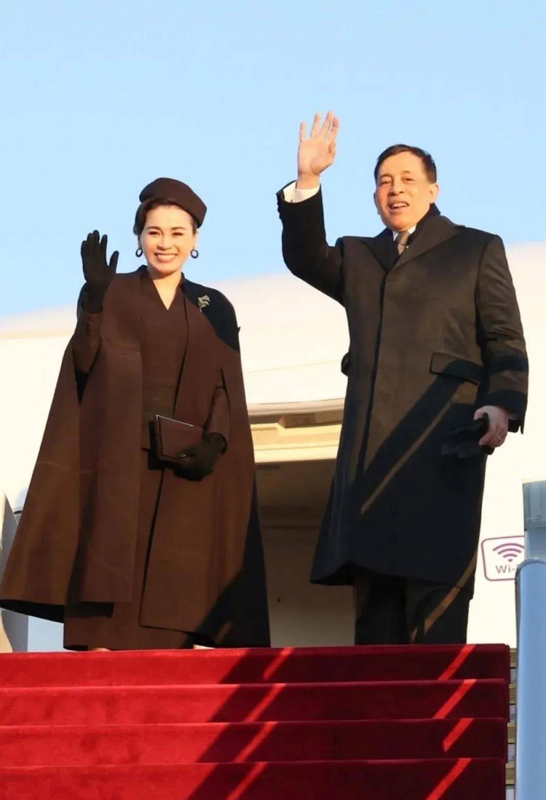 泰国王后访华“穿搭九宫格”出圈<strong></p>
<p>长安汽车股票</strong>，隆重珠宝展现用心诚意