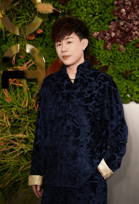 考古|胡彦斌易梦玲恋情曝光！相差16岁横跨歌手网红领域<strong></p>
<p>长安汽车股票</strong>，25年底最让人震惊的情侣出现