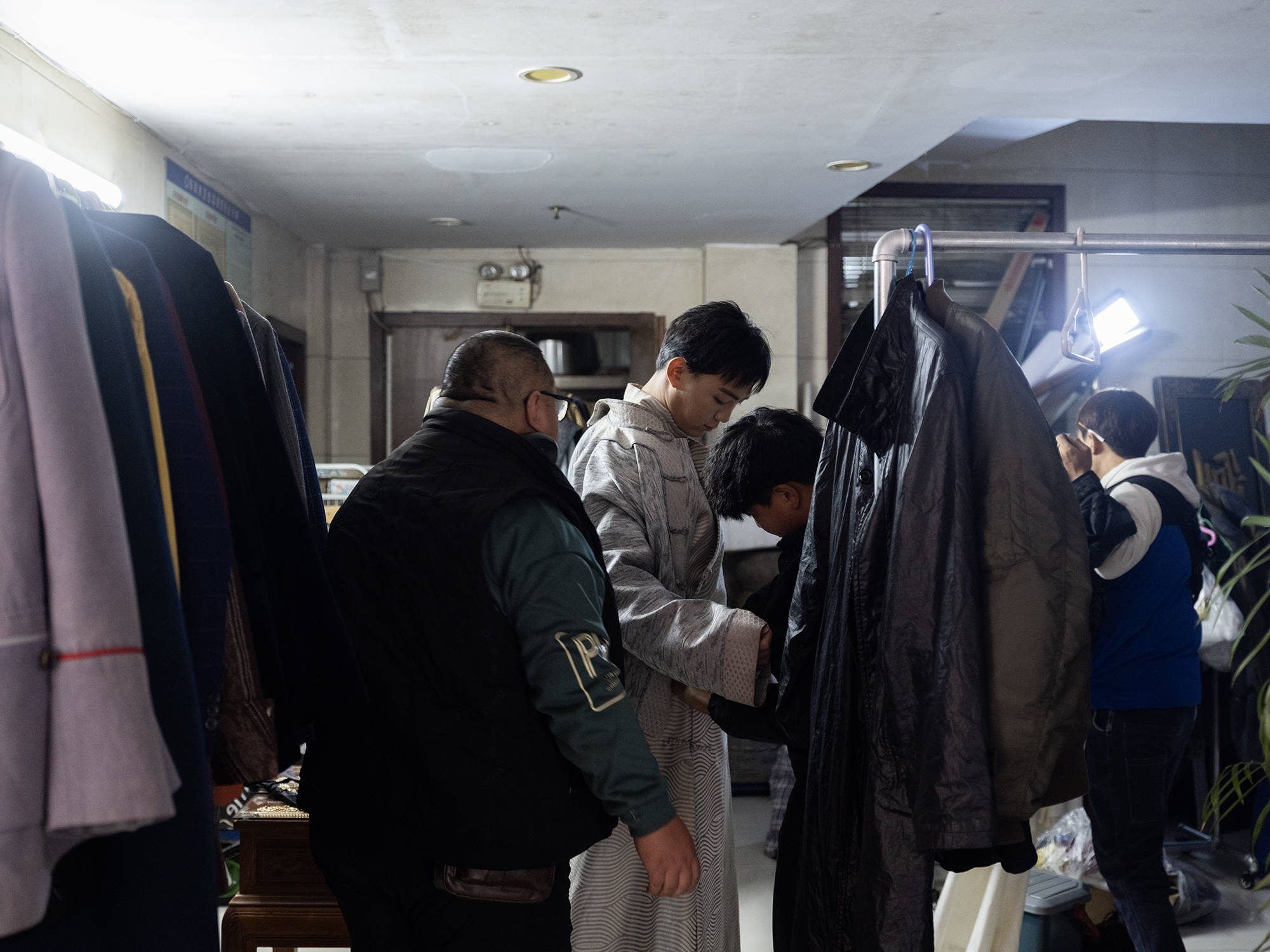 工人父母砸20万培养 00后演员没戏拍送外卖