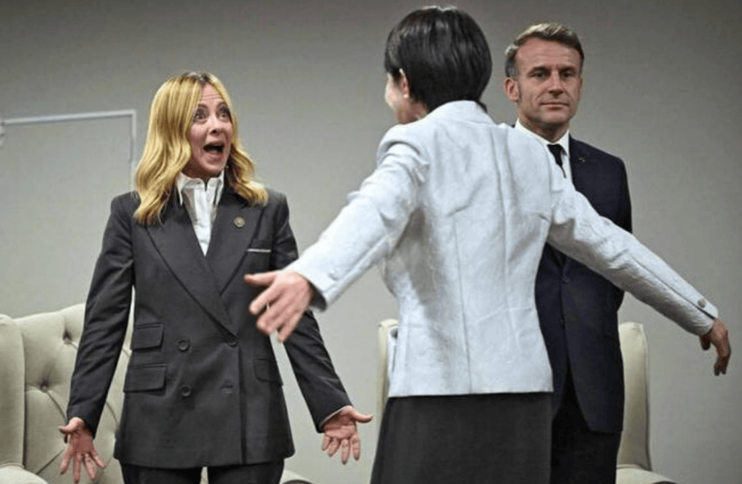 高市早苗G20上“炮轰”俄罗斯<strong></p>
<p>中国铁建股票</strong>，王毅对她换了称呼，3国当场力挺中国！