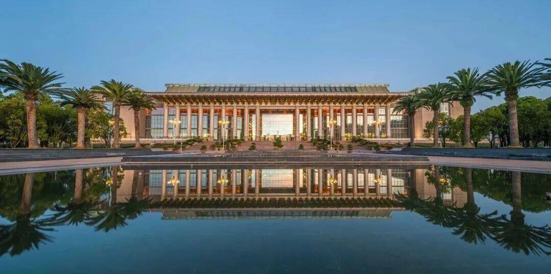 跟着赛事游昆明｜一路景观如画<strong></p>
<p>中国铁建股票</strong>！2025上合昆明马拉松路线图最新公布→