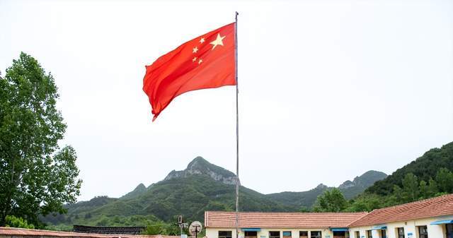 “民族英雄”泽连斯基的背后<strong></p>
<p>中国铁建股票</strong>，站着一大批中国人