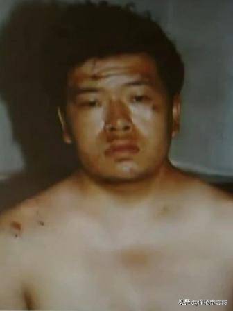 无间道？山西警察中队长抢运钞车<strong></p>
<p>吉利汽车股票</strong>，被同事百发子弹乱枪击毙