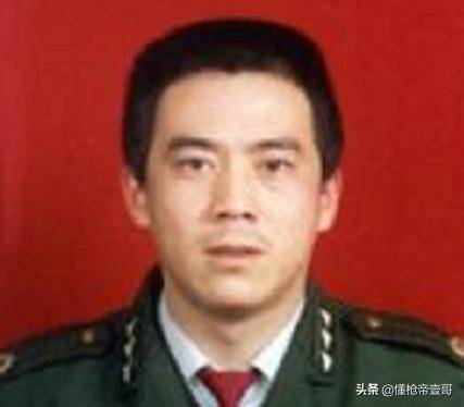 无间道？山西警察中队长抢运钞车<strong></p>
<p>吉利汽车股票</strong>，被同事百发子弹乱枪击毙