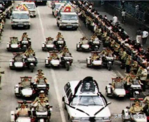 无间道？山西警察中队长抢运钞车<strong></p>
<p>吉利汽车股票</strong>，被同事百发子弹乱枪击毙