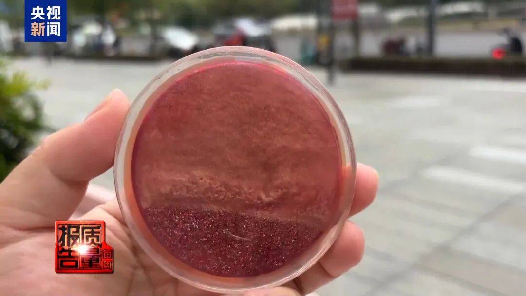 快扔掉!甲醛含量高出上限一倍多<strong></p>
<p>吉利汽车股票</strong>,戴防毒面具也不行!