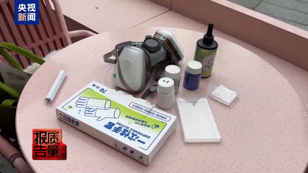 快扔掉!甲醛含量高出上限一倍多<strong></p>
<p>吉利汽车股票</strong>,戴防毒面具也不行!