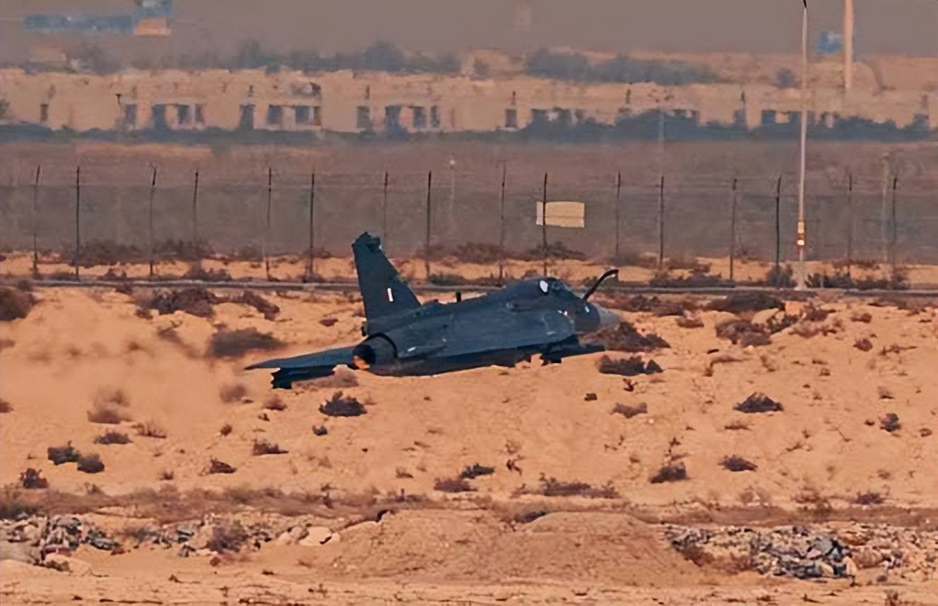 印度光辉坠机<strong></p>
<p>长虹股票</strong>，美印爆发吵架，破口大骂发动机后，美军献上加油机