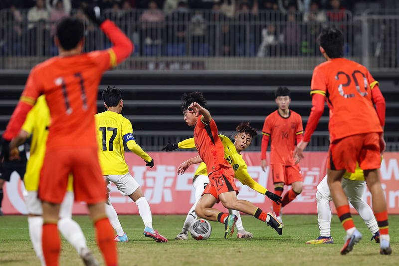 U16国足让中国球迷继续“过年”<strong></p>
<p>东北制药股票</strong>，对手再弱，连续踢出两位数比分也非易事