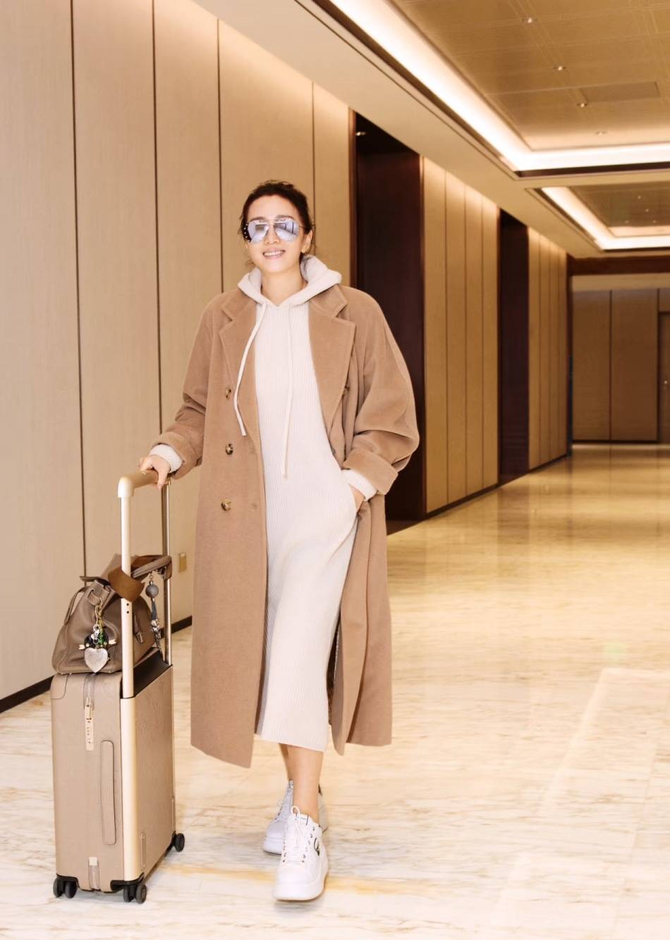 巩俐、梅姨、高圆圆...Power女性冬天少不了一件驼色大衣<strong></p>
<p>东北制药股票</strong>！