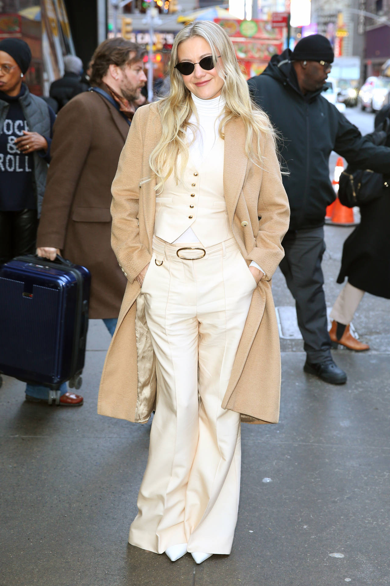 巩俐、梅姨、高圆圆...Power女性冬天少不了一件驼色大衣<strong></p>
<p>东北制药股票</strong>！