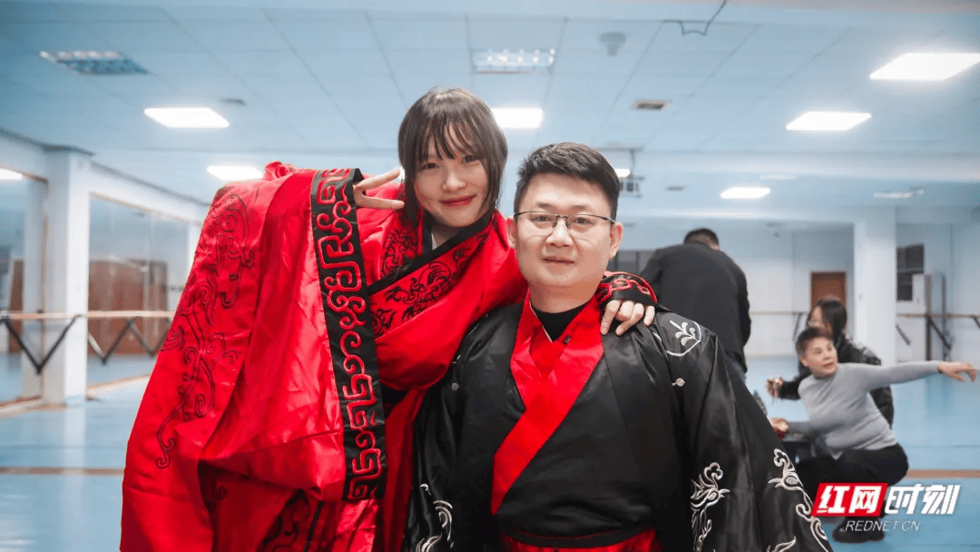 汶川地震被救起的女孩<strong></p>
<p>广晟有色股票</strong>，17年后和救她的军人结婚了