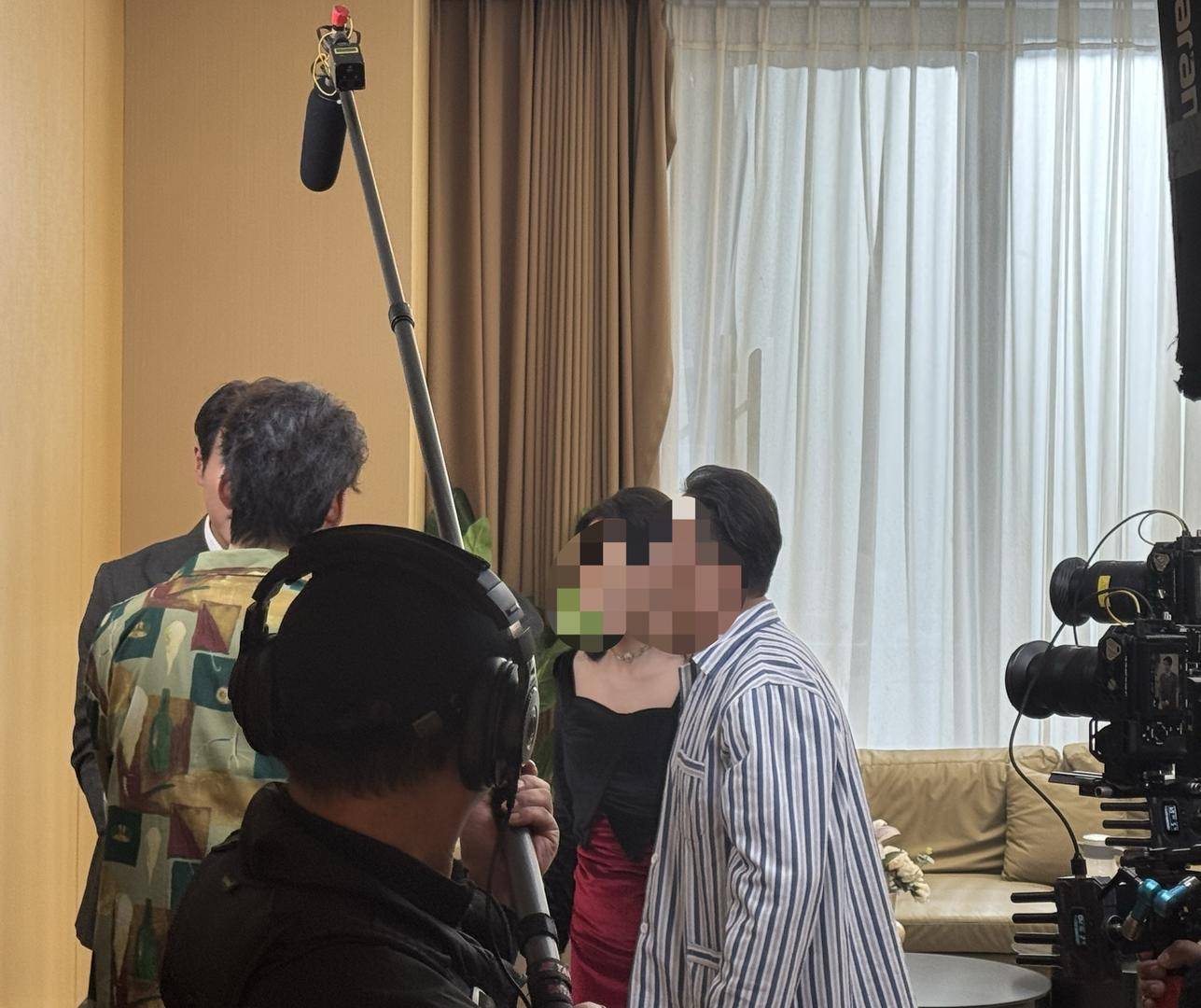 日薪300元招特约演员<strong></p>
<p>广晟有色股票</strong>，进组拍戏先交近万元集训费？业内人士揭短剧演员招募利益链