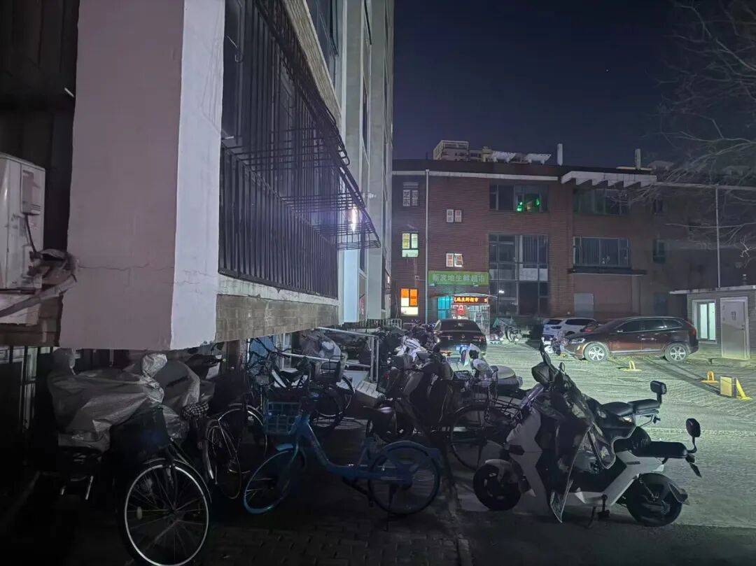 天通苑一天两起电动车火情<strong></p>
<p>中国医药股票</strong>，突然着火忒吓人丨有事儿@新京报