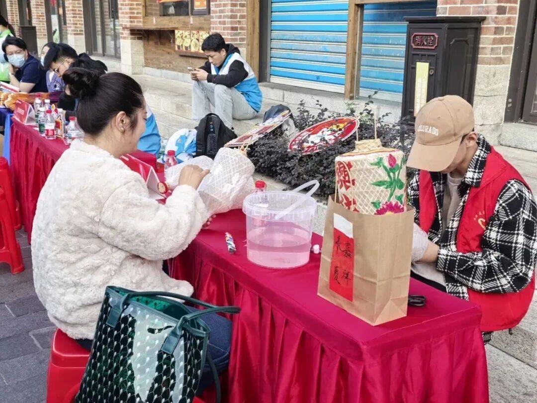 汇聚志愿力量 共建美好社会 | 国际志愿者日<strong></p>
<p>中国医药股票</strong>，我们在行动！