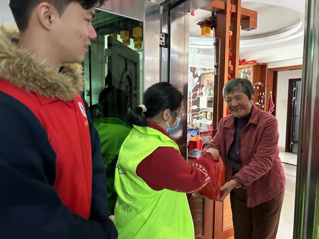 汇聚志愿力量 共建美好社会 | 国际志愿者日<strong></p>
<p>中国医药股票</strong>，我们在行动！