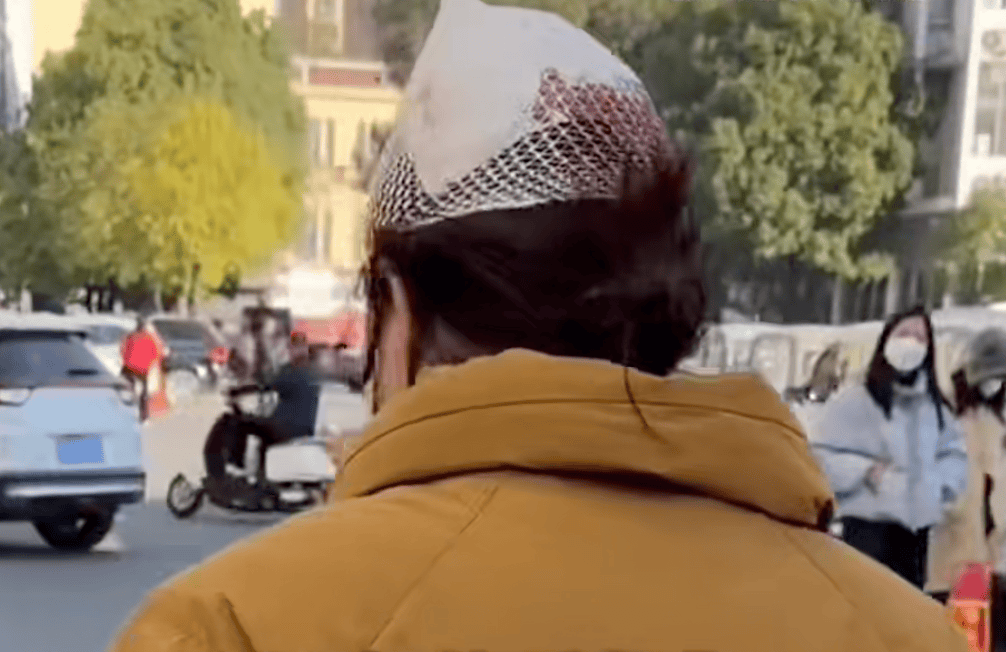 后脑勺缝了9针!女生这些场景戴它<strong></p>
<p>中国医药股票</strong>,等于顶了个“凶器”?