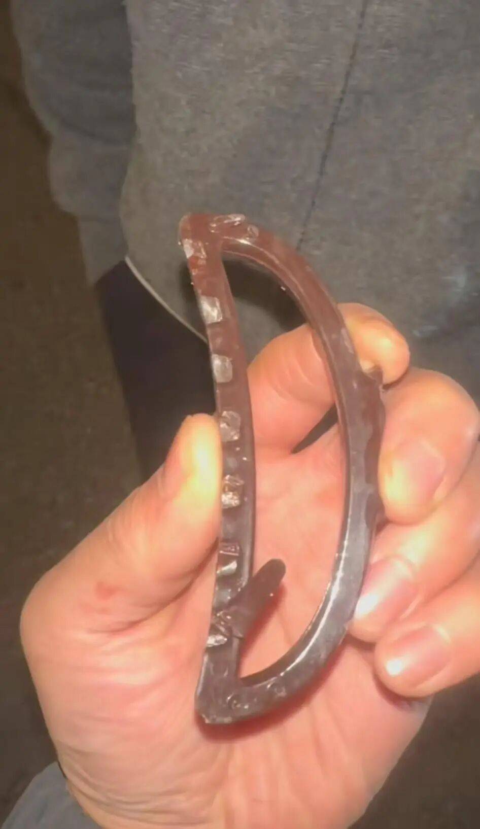 后脑勺缝了9针!女生这些场景戴它<strong></p>
<p>中国医药股票</strong>,等于顶了个“凶器”?