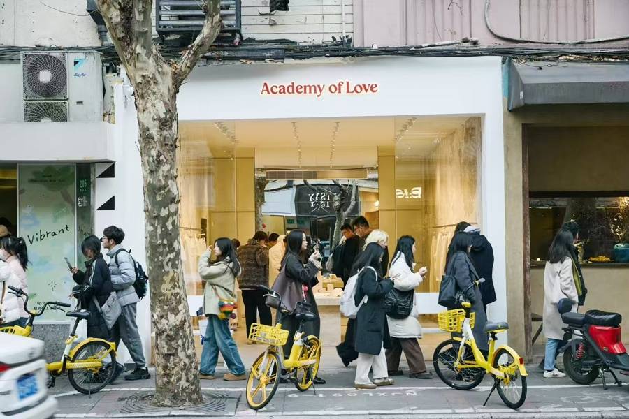 法国人在上海开店<strong></p>
<p>宇通客车股票</strong>，只卖白色衣服竟然火了丨上海滩上洋掌柜