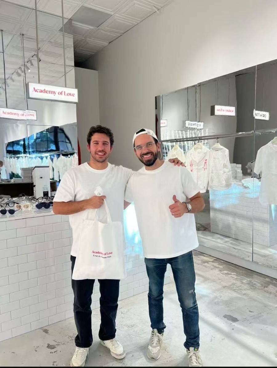 法国人在上海开店<strong></p>
<p>宇通客车股票</strong>，只卖白色衣服竟然火了丨上海滩上洋掌柜