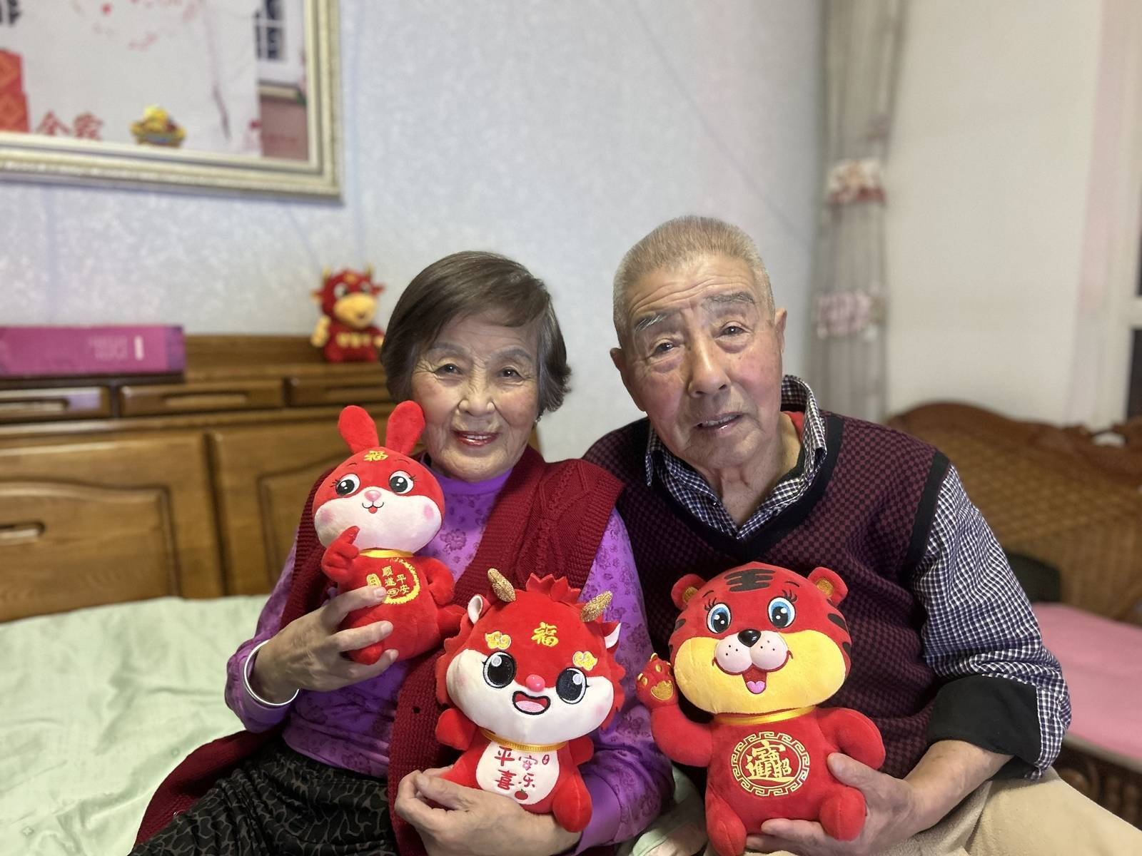 女子晒照对比奶奶自爷爷去世9个月后变化：再也不是时髦的老太太了<strong></p>
<p>宇通客车股票</strong>，评论区泪目