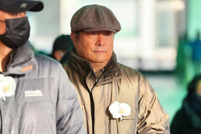 何晴之子追思：妈妈很喜欢雪<strong></p>
<p>东鹏饮料股票</strong>，北京这场雪好像是为她而下