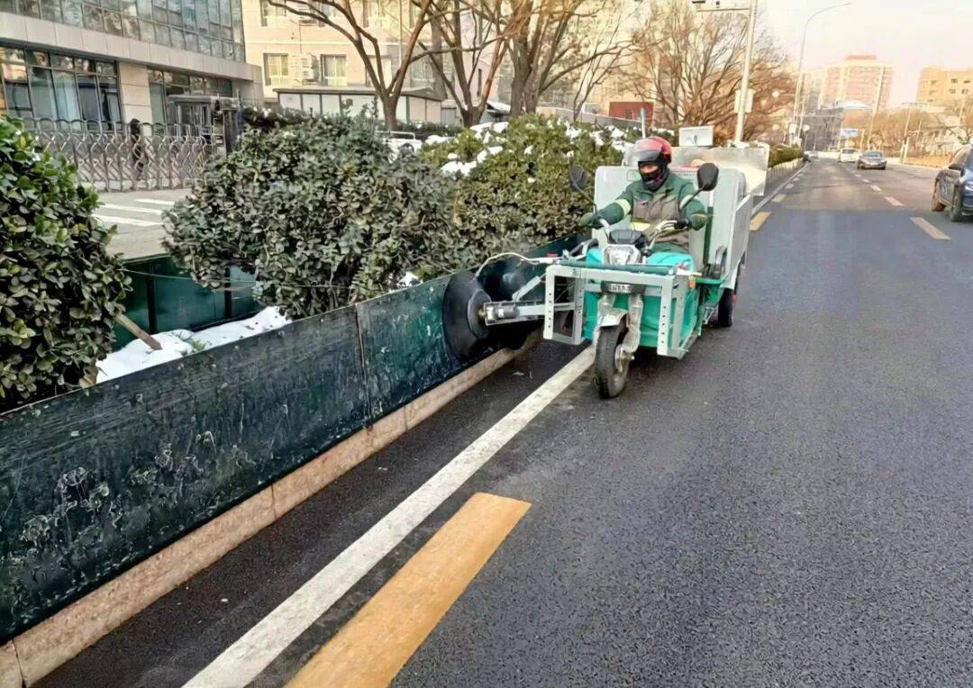 北京绿化带里用了二十年的板子<strong></p>
<p>东鹏饮料股票</strong>，今冬“下岗”了——