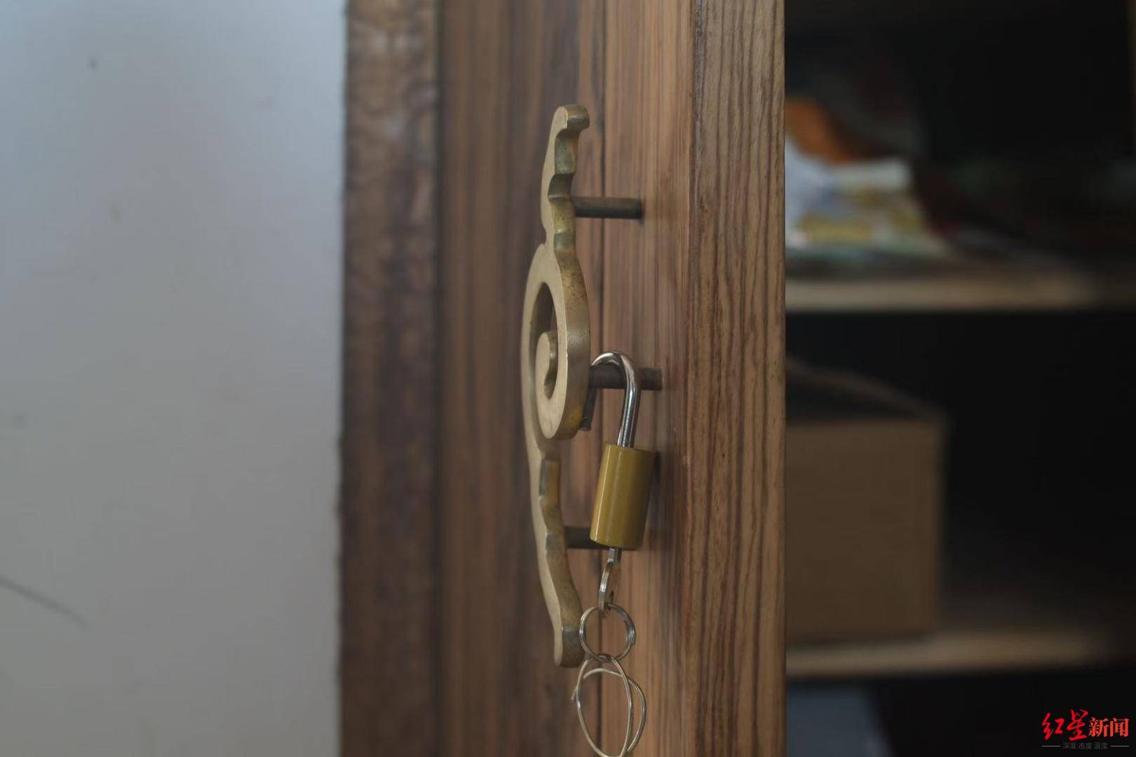 8岁自闭症男童苍山走失后身亡 深陷漩涡的父母：<strong></p>
<p>东鹏饮料股票</strong>我们全家都在用爱托举这个孩子丨2025未完待续