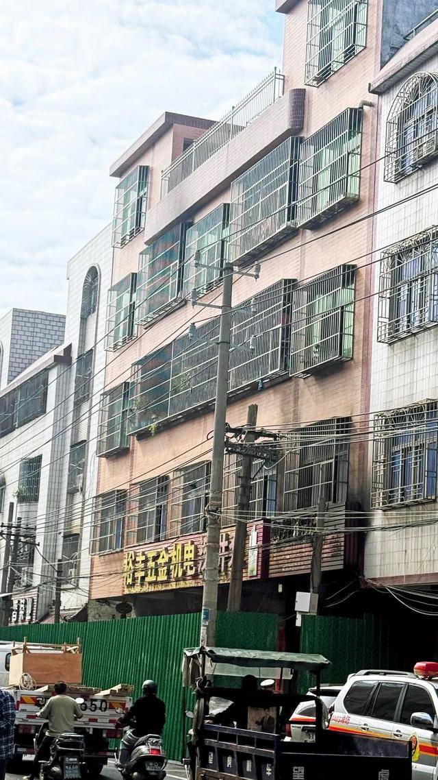 一家四代12人<strong></p>
<p>光大银行股票</strong>，火灾中丧生背后