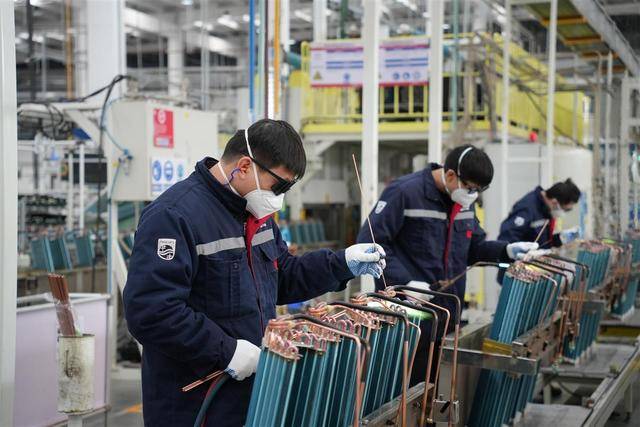 董明珠硬刚空调“铝代铜”<strong></p>
<p>青岛啤酒股票</strong>！海尔、美的、小米将联合推动空调核心散热部件的铜管换成铝管