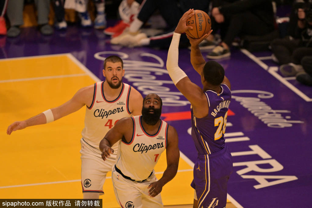 湖人遭重创！东契奇左腿挫伤退场，JJ-雷迪克面临严峻考验