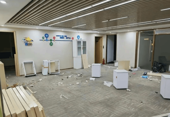 突然爆雷<strong></p>
<p>青岛啤酒股票</strong>，深圳总部已人去楼空，有人投入700多万元……