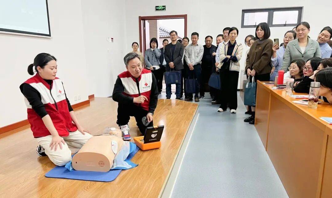 1.4万救护员+89台AED<strong></p>
<p>青岛啤酒股票</strong>，随州市红十字会织密“黄金4分钟”生命网