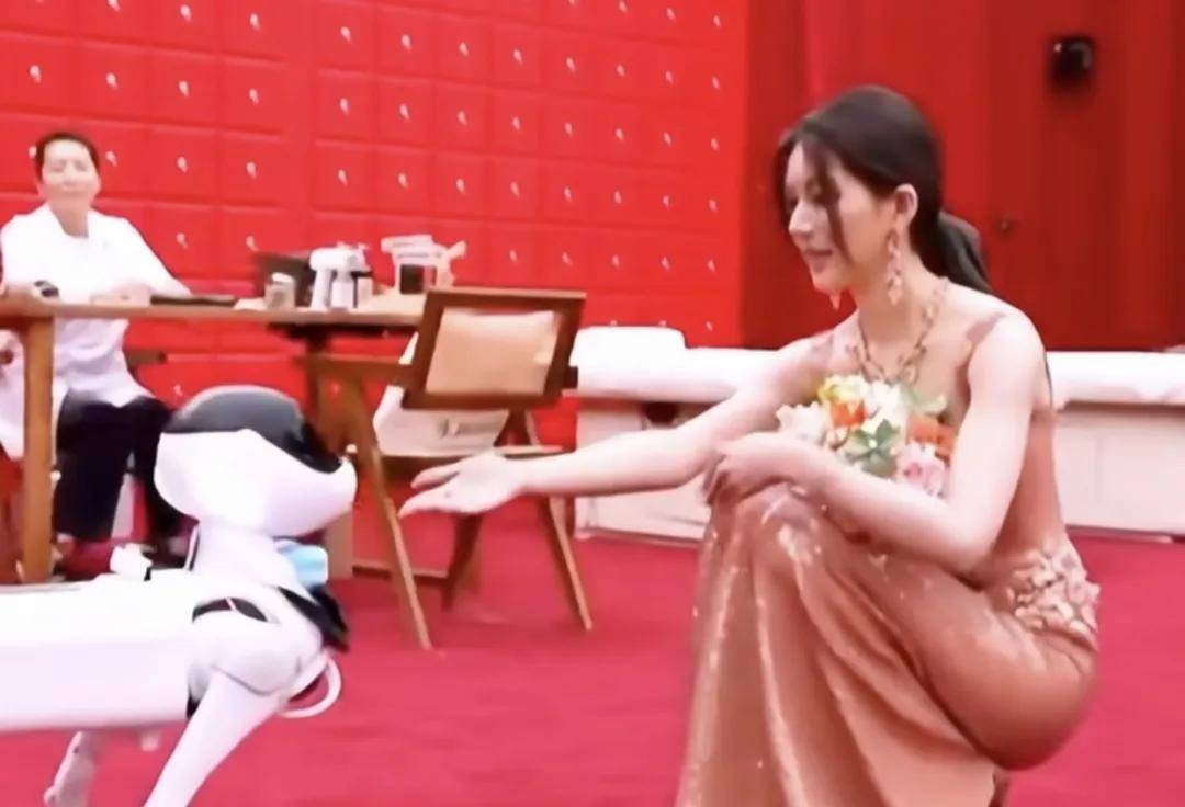 赵露思戴独一无二高珠<strong></p>
<p>金力永磁股票</strong>，周也女战神……明星们的“海口团建”造型也太美了