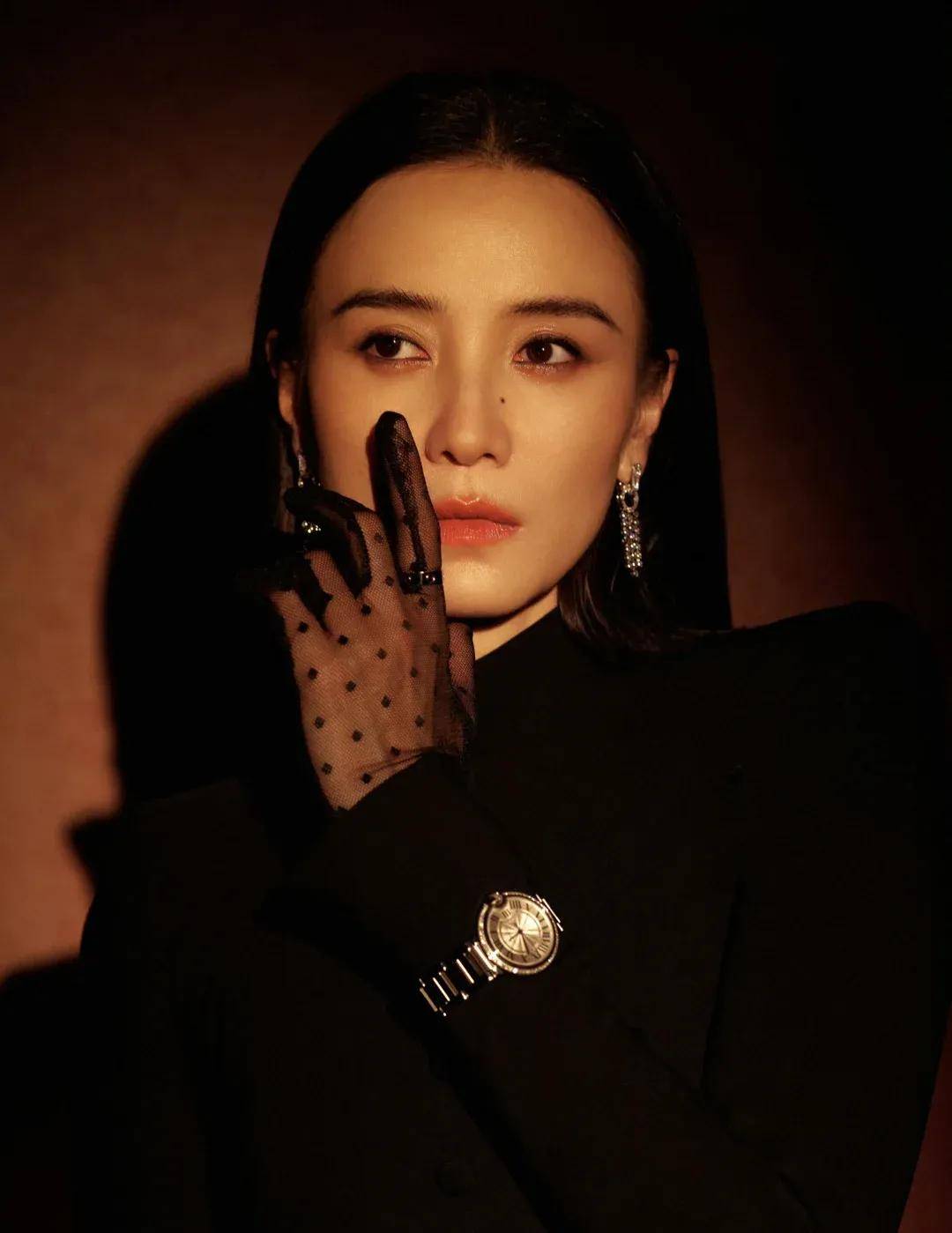 赵露思戴独一无二高珠<strong></p>
<p>金力永磁股票</strong>，周也女战神……明星们的“海口团建”造型也太美了