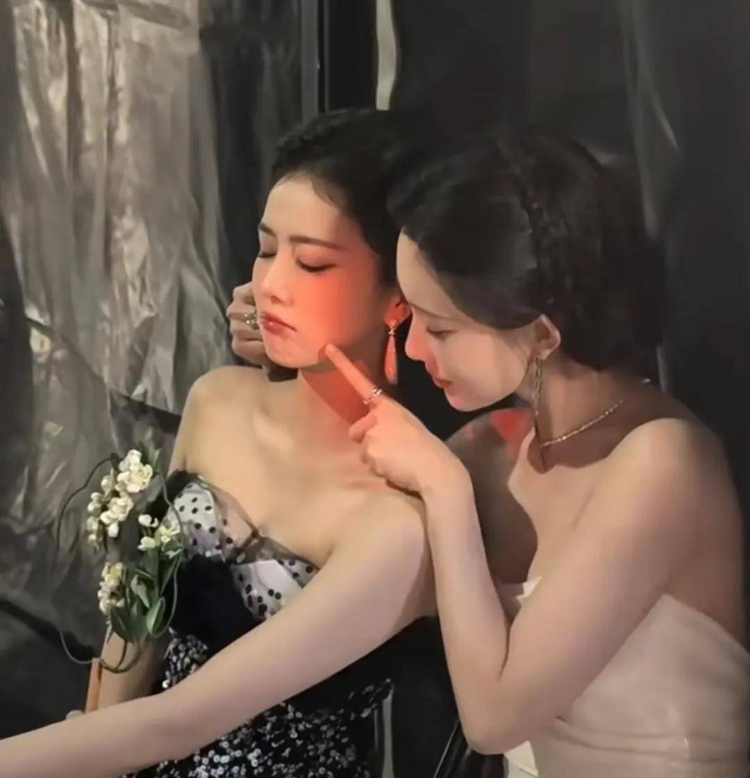 赵露思戴独一无二高珠<strong></p>
<p>金力永磁股票</strong>，周也女战神……明星们的“海口团建”造型也太美了