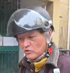 太夸张！上海人比比谁家楼下井盖多！有人家门口100个<strong></p>
<p>爱施德股票</strong>，“走路难！到处都像贴膏药”...