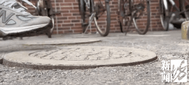 太夸张！上海人比比谁家楼下井盖多！有人家门口100个<strong></p>
<p>爱施德股票</strong>，“走路难！到处都像贴膏药”...