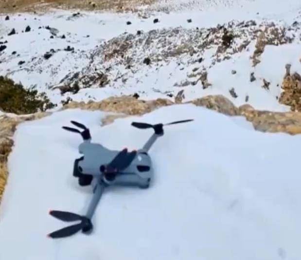 土耳其老鹰空中抓走无人机<strong></p>
<p>爱施德股票</strong>，带上山顶“玩自拍”