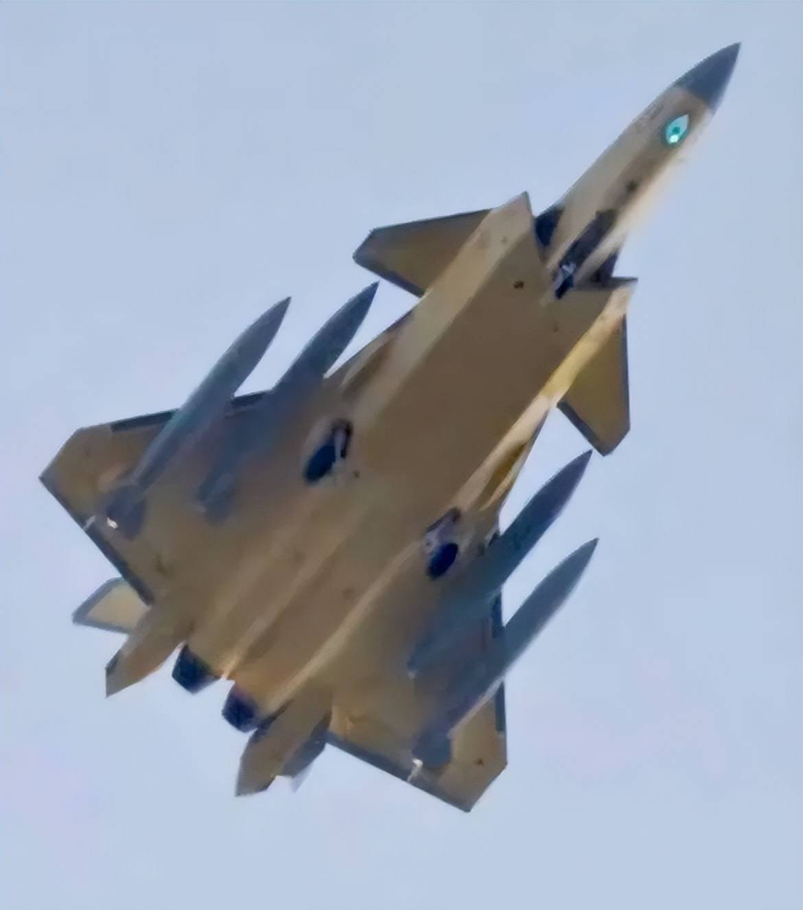 中航官宣：歼-20S具备对地、对海打击能力<strong></p>
<p>爱施德股票</strong>，可与无人机协同作战！