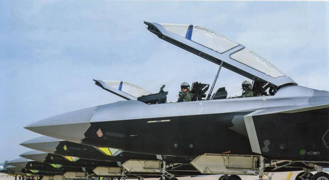 中航官宣：歼-20S具备对地、对海打击能力<strong></p>
<p>爱施德股票</strong>，可与无人机协同作战！