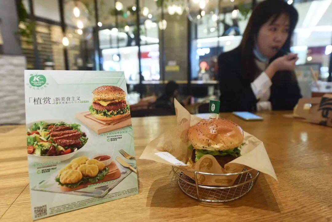 又贵又难吃的“人造肉”凉了<strong></p>
<p>爱施德股票</strong>，替它站台的资本被狠狠打脸