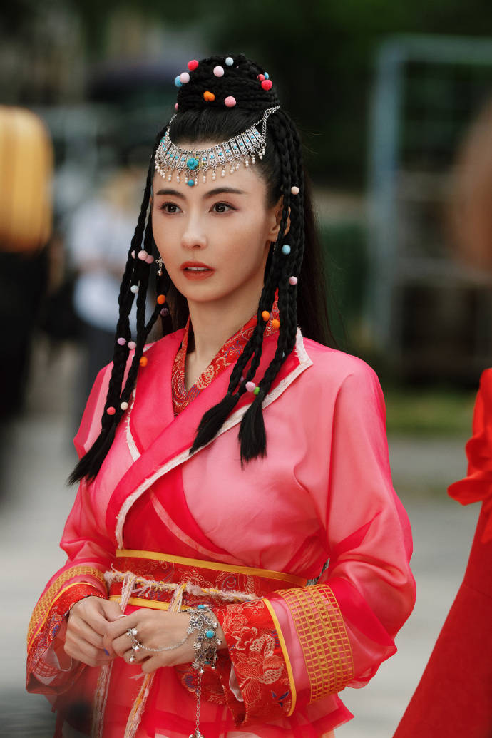 45岁张柏芝把自己穿成20岁少女<strong></p>
<p>爱施德股票</strong>，《一路繁花2》谁能不被她惊艳？