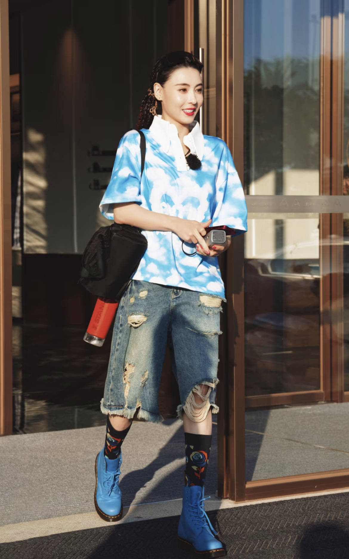 45岁张柏芝把自己穿成20岁少女<strong></p>
<p>爱施德股票</strong>，《一路繁花2》谁能不被她惊艳？