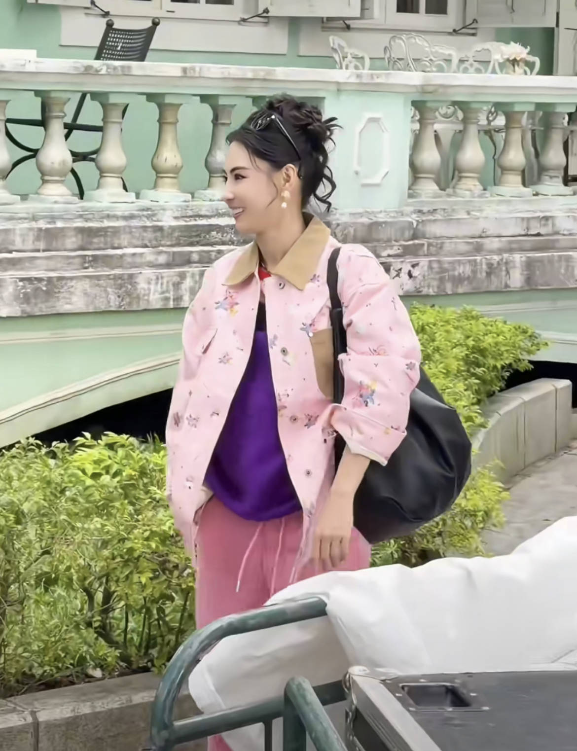 45岁张柏芝把自己穿成20岁少女<strong></p>
<p>爱施德股票</strong>，《一路繁花2》谁能不被她惊艳？