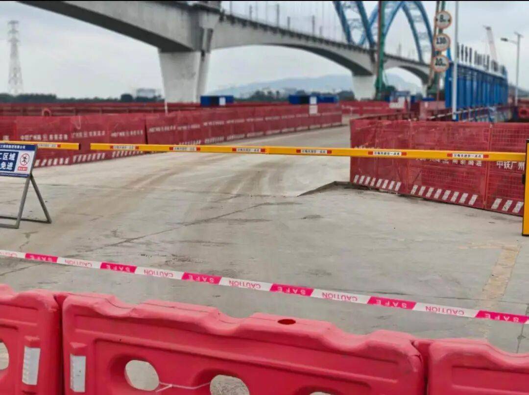 致一家五口死亡！广东江门一施工栈桥发生汽车坠河事件<strong></p>
<p>中国人寿股票</strong>，事件原因调查和善后工作正在进行中