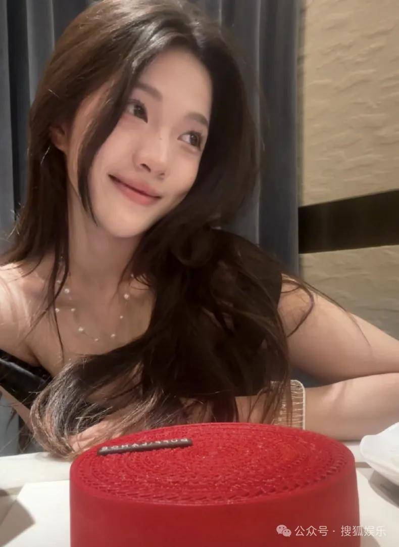 刚开年又曝一对相差15岁的恋情？他这一周两段绯闻真是连环暴击啊<strong></p>
<p>中天科技股票</strong>！