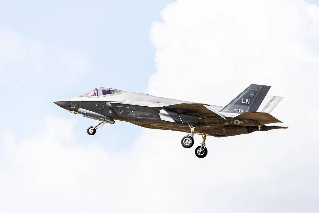 美军最大航母“福特”号停靠希腊<strong></p>
<p>漫步者股票</strong>，650个厕所坏了近9成，舰员上厕所排队要四五十分钟