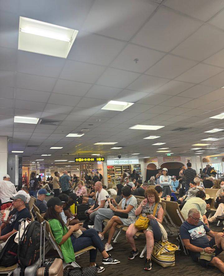 突发！印客机在泰国普吉硬着陆后前轮脱落<strong></p>
<p>华润三九股票</strong>，跑道受损机场临时关闭，多趟航班延误或取消，普吉领办：已与机场沟通，妥善安排滞留中国旅客