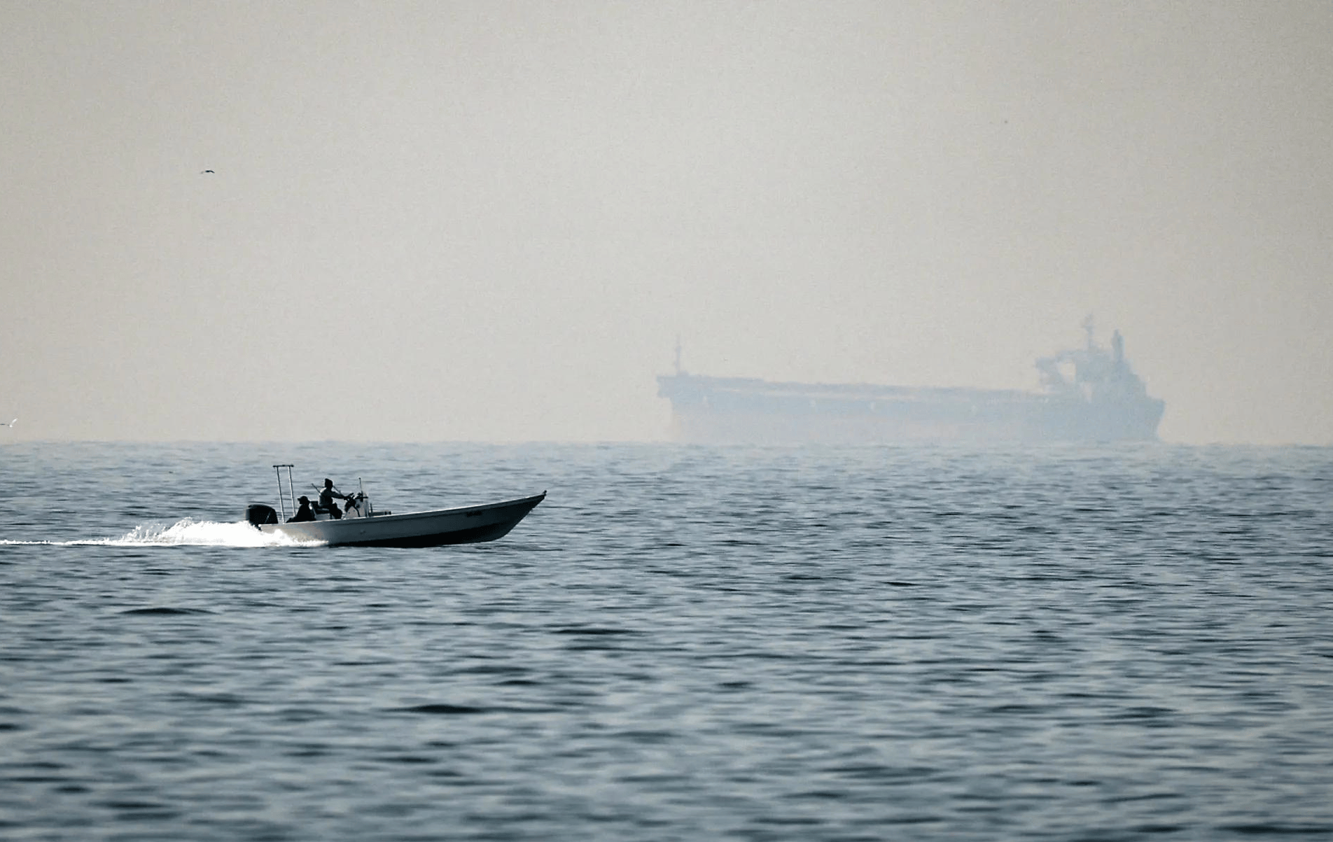 6000枚伊朗水雷还没放<strong></p>
<p>星星科技股票</strong>，布雷船先炸沉，特朗普警告：前所未有轰炸